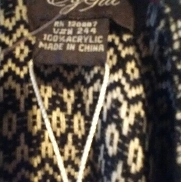 Cozy Knitted Wrap New - Picture 4 of 9